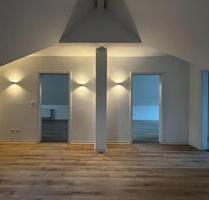 2 ZKB, Dachgeschosswohnung mit Balkon (Hausberge) - Minden