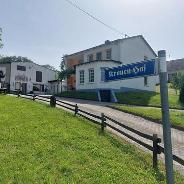 Foto - ehemaliges landwirtswchaftl. Anwesen mit 2 Wohnhäusern, Hallen