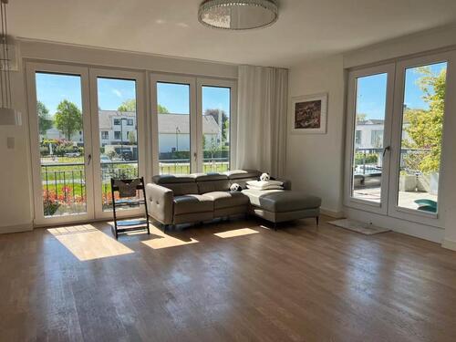 Foto - Moderne helle Wohnung mit großer Terrasse und Gartenblick
