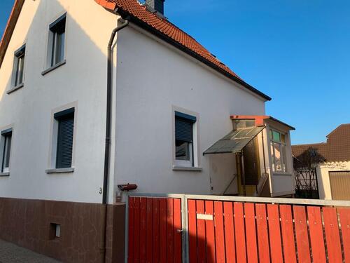 Foto - Modernisiertes Einfamilienhaus mit Garten, Terrasse & Garage