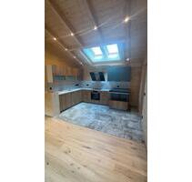 Exklusive 2-Zimmer-Massivholz-Wohnung in Oberhausen-Rheinhausen