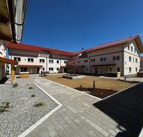 Schöne Dachgeschosswohnung mit viel Platz und besonderem Charme - WHG 17 mit EBK, Loggia und zwei Tiefgaragenstellplätze - Feichten an der Alz Schöne Dachgeschosswohnung mit viel Platz und besonderem Charme - WHG 17 mit EBK, Loggia und zwei Tiefgaragenstellplätze - Feichten an der Alz