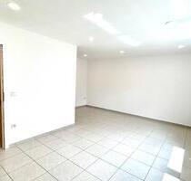 Renovierte 3-Zimmer Souterrainwohnung mit Küche und Tageslichtbad - Würzburg Heuchelhof