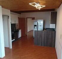 Helle 4-Zimmer-Dachgeschosswohnung mit Balkon und EBK und Garage - Eppelheim