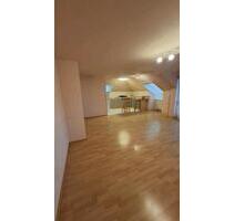 Helle 3,5 Zi Mietwohnung Laupheim DG inkl. Balkon + TG Stellplatz