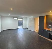 Kompl. renovierte 3 Zimmer Souterrainwohnung 77 qm mit Terrasse - Eisenberg (Pfalz)
