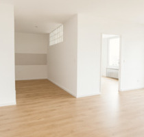 Frisch renovierte 2-Zimmer-Wohnung 55qm Balkon mit Rheinturmblick - Erkrath