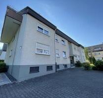 Gepflegte 4-Zimmer-Dachgeschosswohnung mit Loggia und einigen Ext - Menden (Sauerland) Bösperde