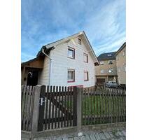 Haus mit kleine Garten - 920,00&nbsp;EUR Kaltmiete, ca.&nbsp; 145,00&nbsp;m&sup2; in Schwarzenbach am Wald (PLZ: 95131)