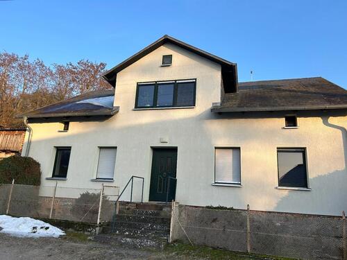 Foto - Geräumiges Zweifamilienhaus mit Nebengelaß in idyllischer Lage