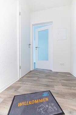 Foto - Wohnen in Bad Salzelmen. Frisch sanierte 1-Raum Wohnung im Erdgeschoss mit Dusche und Balkon direkt am Kurpark.