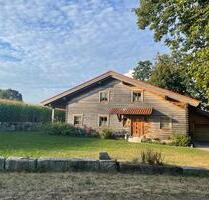 Holzhaus in Ruhiger Lage - 1.800,00&nbsp;EUR Kaltmiete, ca.&nbsp; 130,00&nbsp;m&sup2; in Windischeschenbach (PLZ: 92670)