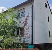 Von Privat: Sanierungsbedürftige Zweifamilien Doppelhaushälfte - Dreieich