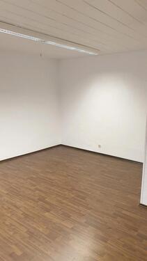 Foto - 3 Zimmer Wohnung, Küche, Bad und Dachterrasse in 97653 Bisch