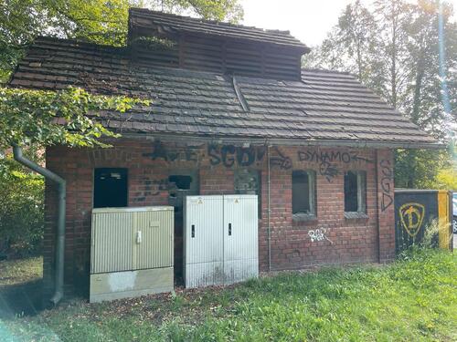 Foto - Bahnhofs WC und großer Garten zu vermieten