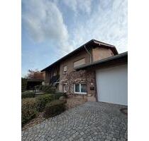 Freistehendes Einfamilienhaus mit Einliegerwohnug, Garage - Kreuzau