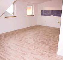 Helle 3,5 Zi.-Dachgeschosswohnung mit Terrasse und Küche - Emmelshausen