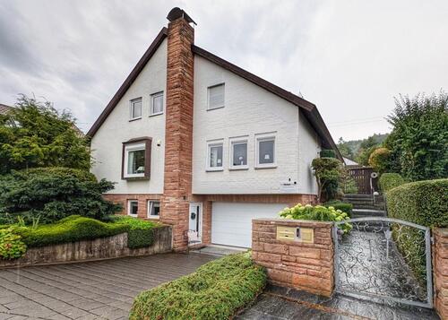 Foto - Freistehendes Einfamilienhaus mit Einliegerwohnung