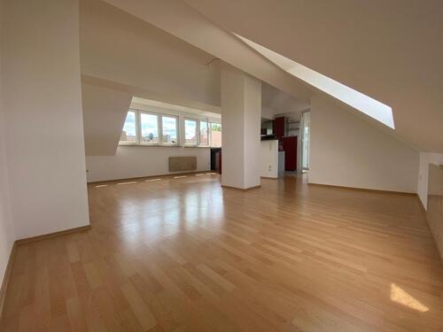 Foto - Helle 3,5-Zimmer-DG Wohnung mit Loggia (Stellplatz zzgl) Nbg-Süd