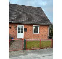 Doppelhaushälfte mit Carport im Ortskern von Erfde