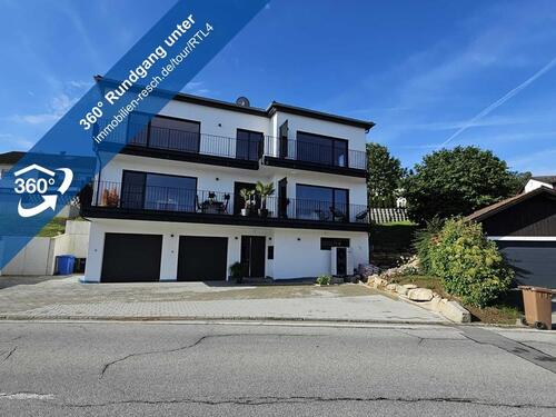 Foto - Zentrumsnah wohnen in Waldkirchen 3-Zimmer-Wohnung mit Tageslichtduschbad, EBK, Terrasse und Garten