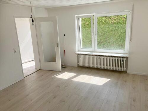 Foto - Schöne, neu renovierte 2 Zi-Whg mit nagelneuer Einbauküche und eigenem Eingang (keine ELW)