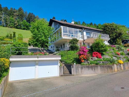 Foto - Einfamilienhaus mit Einliegerwohnung