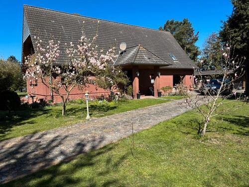 Foto - Einfamilienhaus mit großem Grundstück