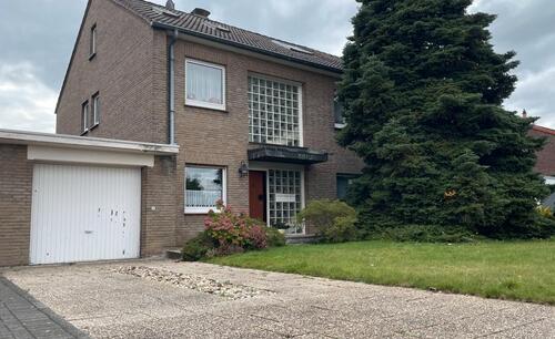 Foto - Haus mit 8 Zi. Garage in Tönisvorst, Keller, sep. Wohneinht.