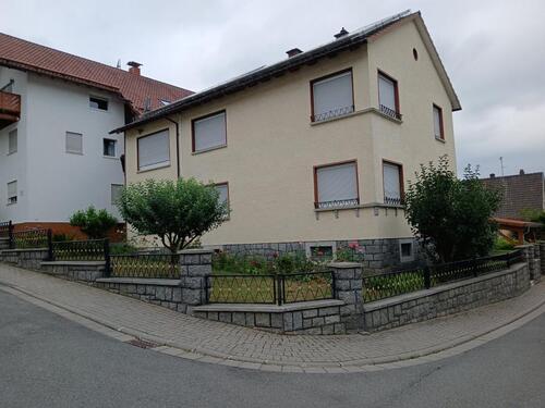 Foto - Zweifamlienhaus mit Schwimmhalle