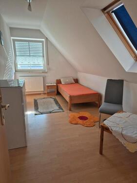 Foto - helles freundliches Zimmer - 400,00&nbsp;EUR Kaltmiete, ca.&nbsp; 18,00&nbsp;m&sup2;