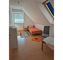 helles freundliches Zimmer - 400,00&nbsp;EUR Kaltmiete, ca.&nbsp; 18,00&nbsp;m&sup2; in Aichach (PLZ: 86551)