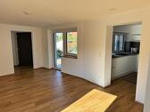 Foto - Neu renovierte 2 Zimmer EG-Wohnung mit 61 qm & Terrasse