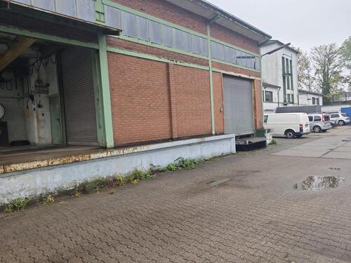 Foto - Lager Fläche mit Laderampe zur Vermieten