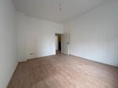 Foto - Frisch renovierte 3-Zimmer-Altbauwohnung mit hohen Decken im Erdg