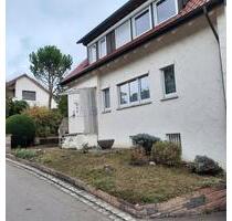 Freistehendes Einfamilienhaus mit Garten und zwei Garagen - Besigheim