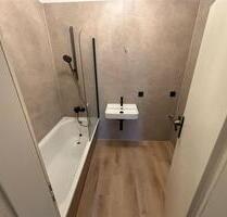 NEU-Sanierte 2-Zimmer mit Laminat, Wannenbad und offener Küche in zentraler Lage! EBK mgl. - Chemnitz Bernsdorf