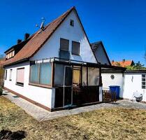 Charmante Doppelhaushälfte mit Garten in ruhiger Lage in Erlangen
