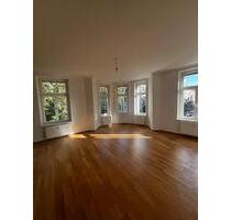 Helle 2-Zimmer-Altbauwohnung mit EBK, Aufzug & Erkerblick - Leipzig Nord