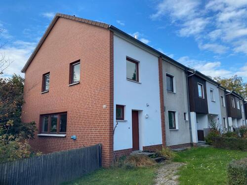 Foto - ungewöhnlich großes Reihenendhaus