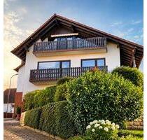 Freistehendes Wohnhaus mit Garten, Loggia und Garagen - Winnweiler