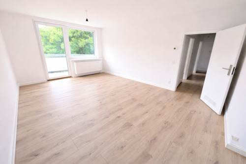 Foto - **Frisch renoviert: +Balkon +neuer Laminat +weiße Wände +neues Tageslichtbad**