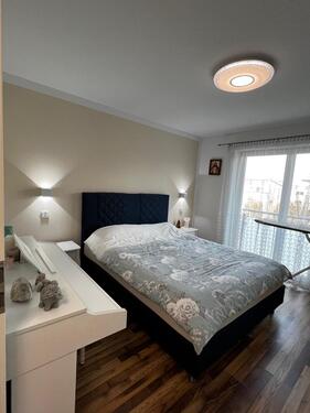 Foto - Geschmackvolle 2ZKB mit großem verglastem Balkon und EBK