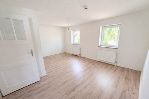 Foto - **Garten gewünscht? Dann zugreifen! +neuer Laminat +frisch gestrichen +neues Tageslichtbad**