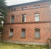 Solides Reichsbahngebäude von 1890 in THÜRINGEN. - Menteroda