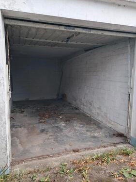 Foto - Garage mit Stellplatz davor - 70,00&nbsp;EUR Miete,