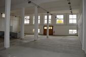 Foto - Geräumige Produktionshalle oder Lagerhalle (248 m² + 362 m²) *Provisionsfrei*