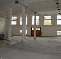 Geräumige Produktionshalle oder Lagerhalle (248 m² + 362 m²) *Provisionsfrei* - Münchenbernsdorf