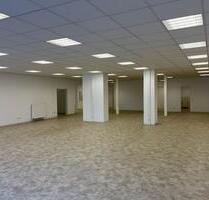 Gewerbeeinheit für Einzelhandel, Büro, Lagerraum, Ausstellung mit Stellplätzen in zentraler Lage von Mainburg!