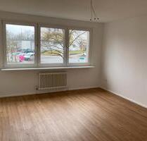 2,5-Zimmer-Wohnung mit neuem Fußboden und tapezierten Wänden - Marburg Biegenviertel